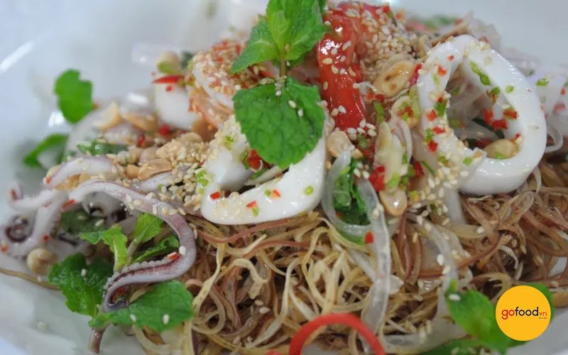 Gỏi hải sản chua cay