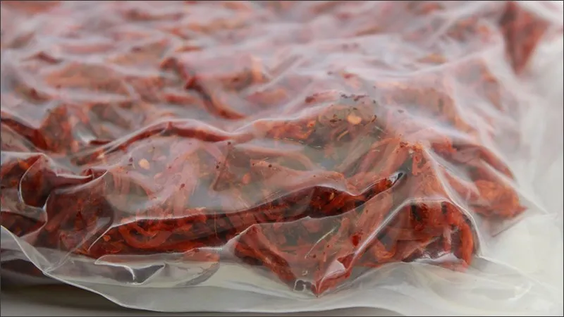 Chọn thịt bò khô đóng gói kín để tránh mốc