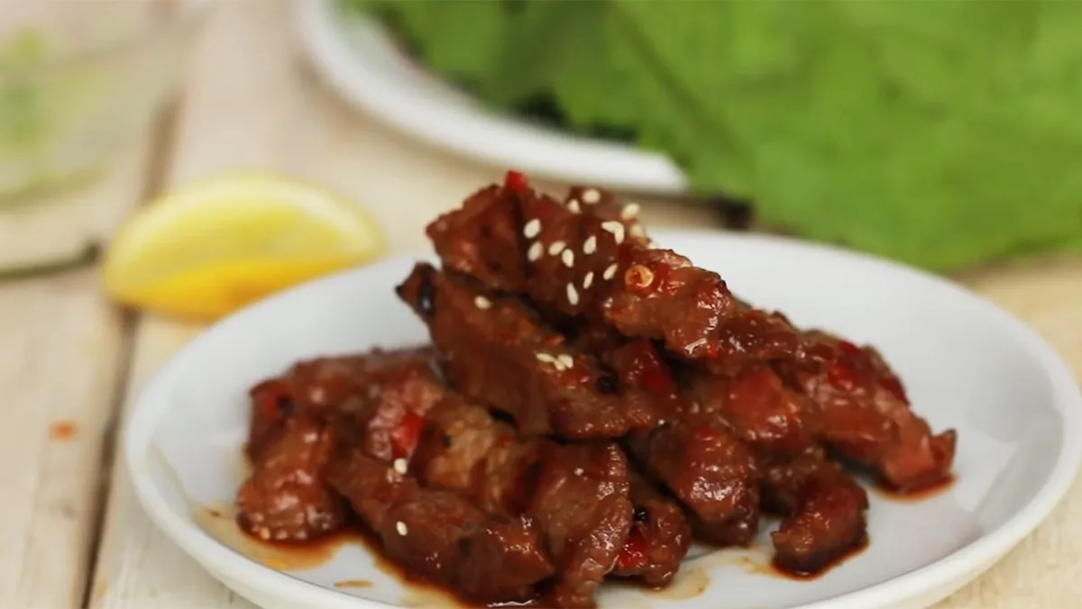 Bò nướng cuốn cải xanh thơm lừng, hấp dẫn