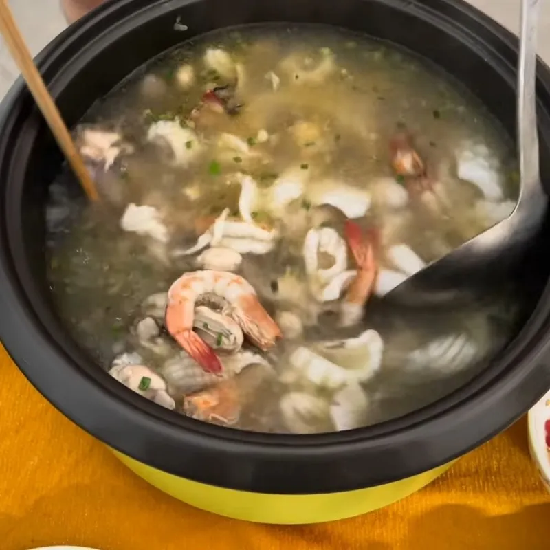 Nêm nếm gia vị cho nồi lẩu nấm hải sản đậm đà