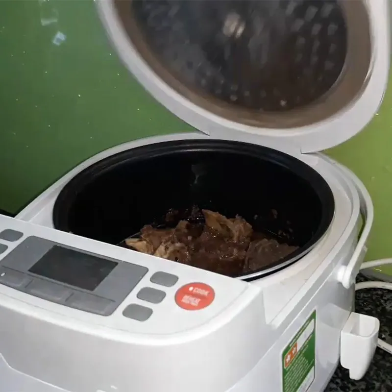 Sử dụng nồi áp suất giúp sườn bò chín mềm nhanh chóng mà vẫn giữ được độ ngọt