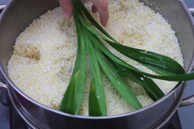 Đồ xôi cùng lá dứa