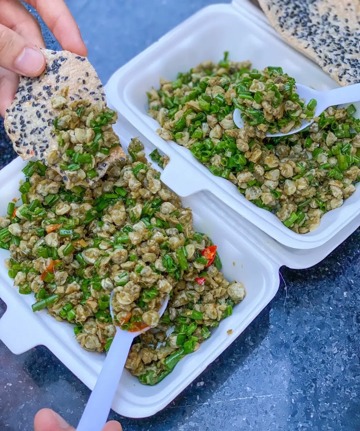 Hến xúc bánh tráng Nha Trang