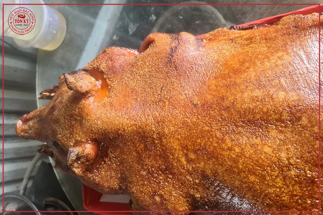 Heo quay sạch được lựa chọn kỹ lưỡng trước khi đưa vào lò quay chuyên dụng công suất lớn