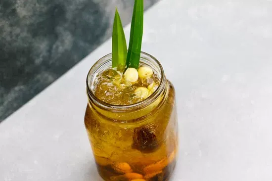 Ly nước hạt sen nhãn nhục thơm ngon giúp thanh nhiệt và ngủ ngon cho cả gia đình