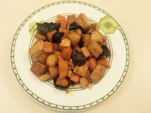 Khoai môn kho chay thập cẩm là một trong các món chay ngon dễ làm, bổ dưỡng và "đưa cơm".