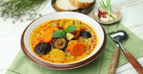 Cà ri kho chay nước cốt dừa là một trong các món chay ngon dễ làm, hấp dẫn và đầy hương vị.