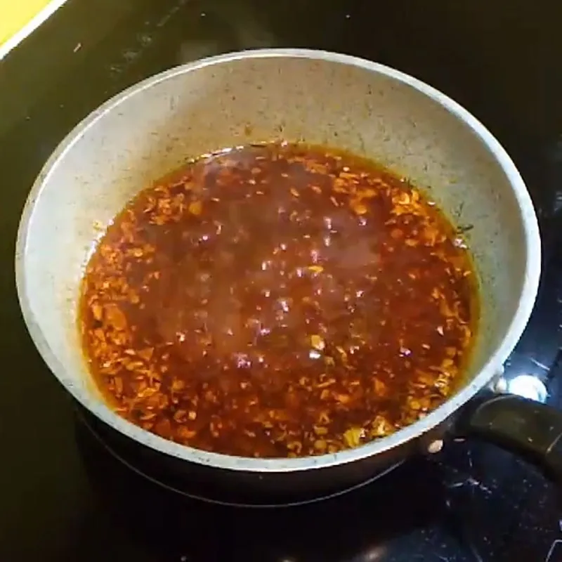 Lựa chọn hũ thủy tinh sạch để bảo quản nước sốt lâu hơn