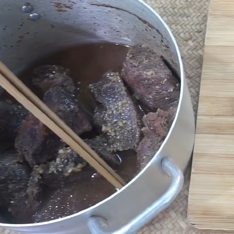 Thái thịt bò rim