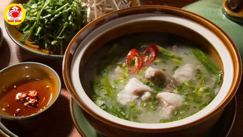 Tô cháo cá mú nóng hổi, thơm ngon
