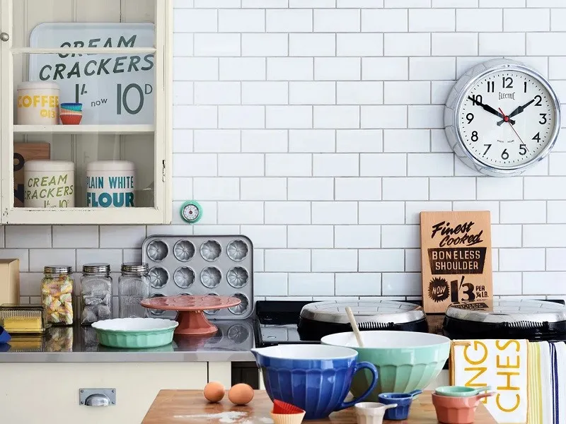 Trang bị đồng hồ trong bếp