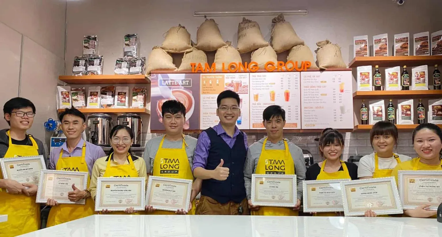 Dạy pha chế đồ uống tại Tam Long Group