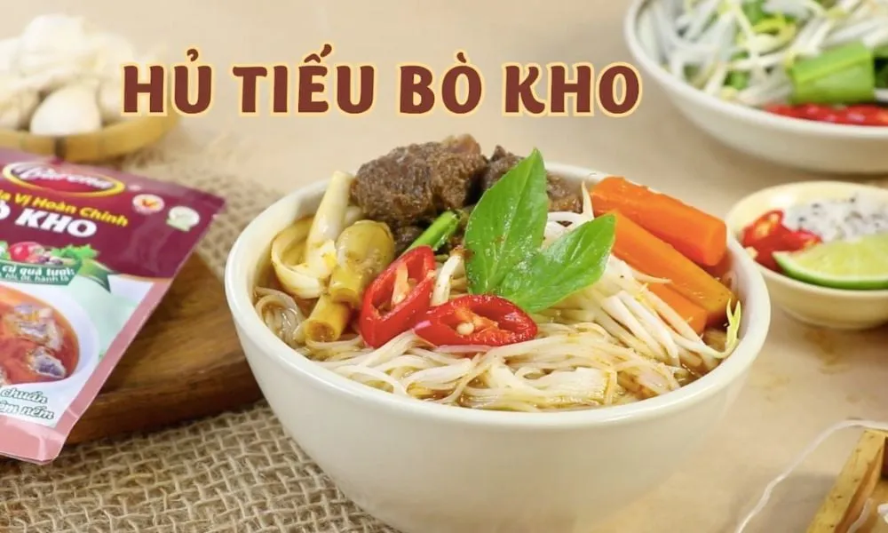 Hủ tiếu bò kho với nạm bò mềm, nước kho đậm đà