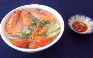 Thành phẩm canh chua tôm miền Tây hấp dẫn