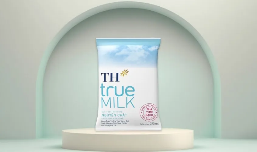 Sữa tươi tiệt trùng TH true MILK không đường 220 ml (từ 1 tuổi)