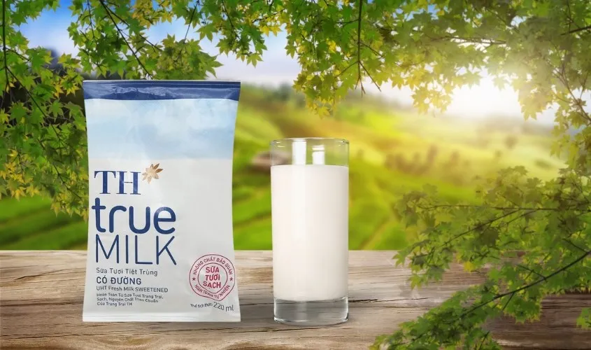 Sữa tươi TH true MILK có đường 220 ml (từ 1 tuổi)
