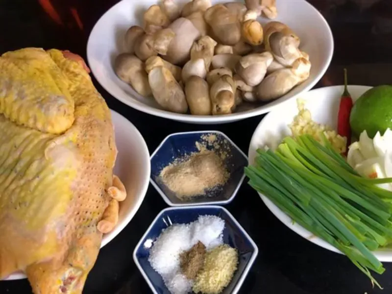 Nấm rơm tươi ngon và nguyên liệu cho món cháo gà