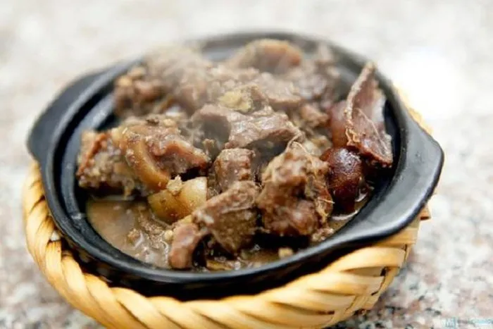 Hướng dẫn các bước nấu rượu mận thịt chó thơm ngon tại nhà