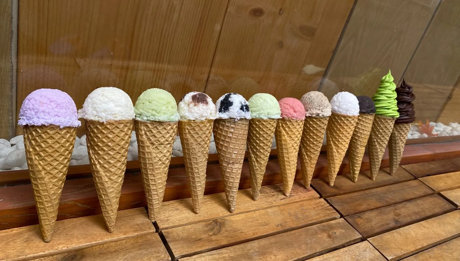 Mô hình nước uống và kem lạnh trưng bày 24/7