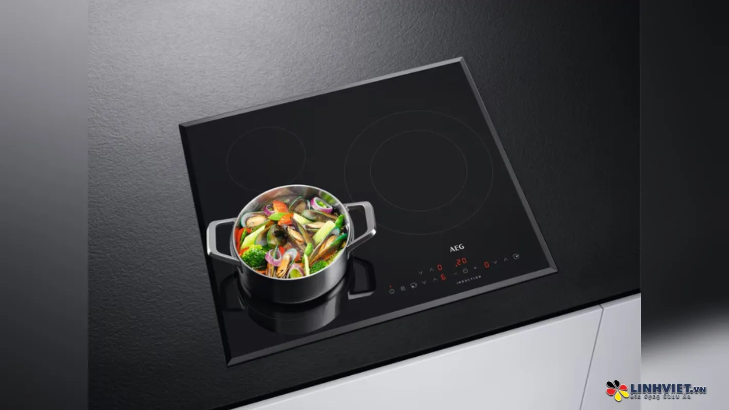 Cận cảnh bảng điều khiển cảm ứng thông minh của bếp từ AEG IKB6330SFB