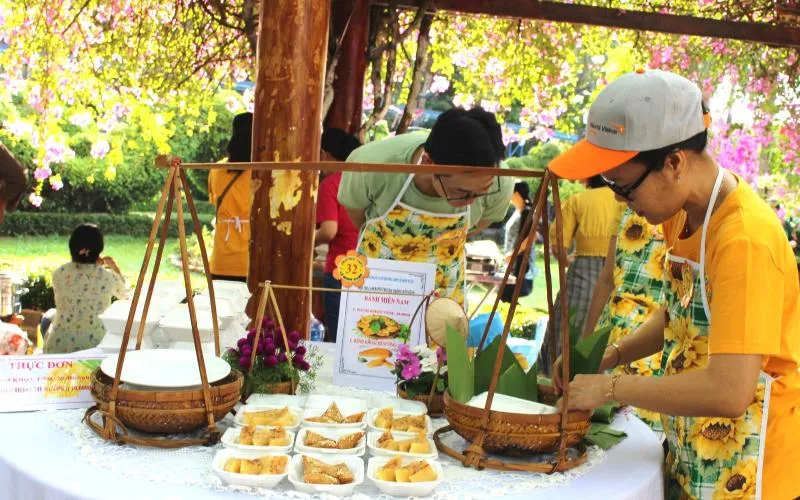 Trang trí gian hàng ẩm thực Tết theo phong cách hiện đại