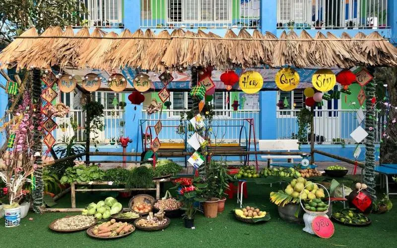 Trang trí gian hàng ẩm thực ngày Tết theo chủ đề