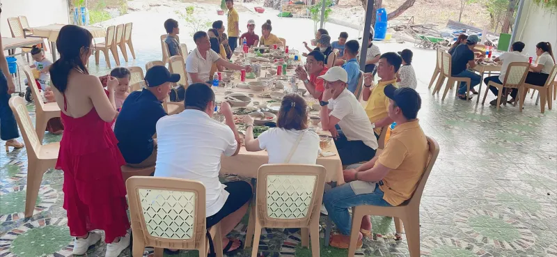 Sân vườn rộng rãi tại Quán Thủy Ngân