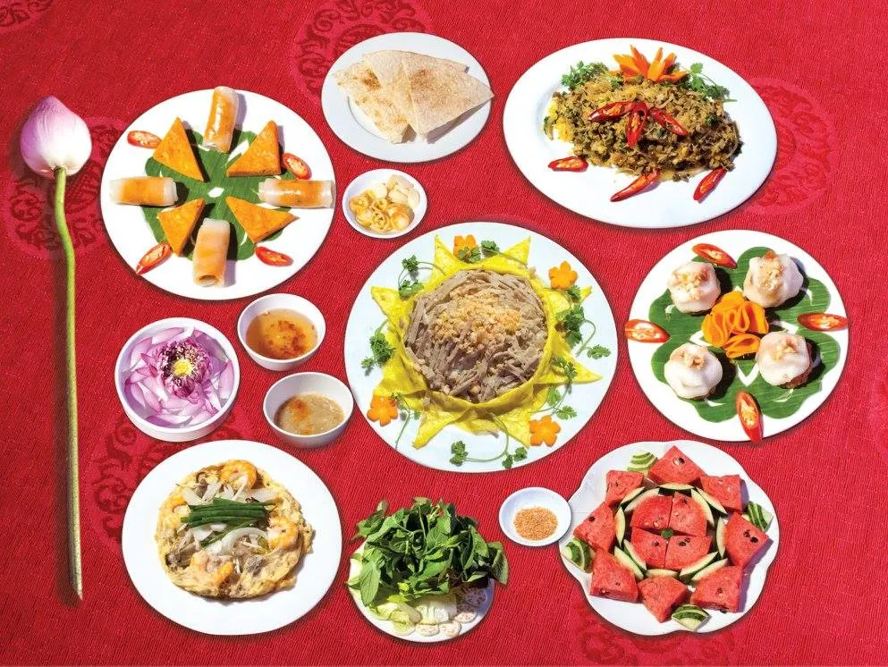 Thực đơn đa dạng món Huế tại nhà hàng Cố Đô