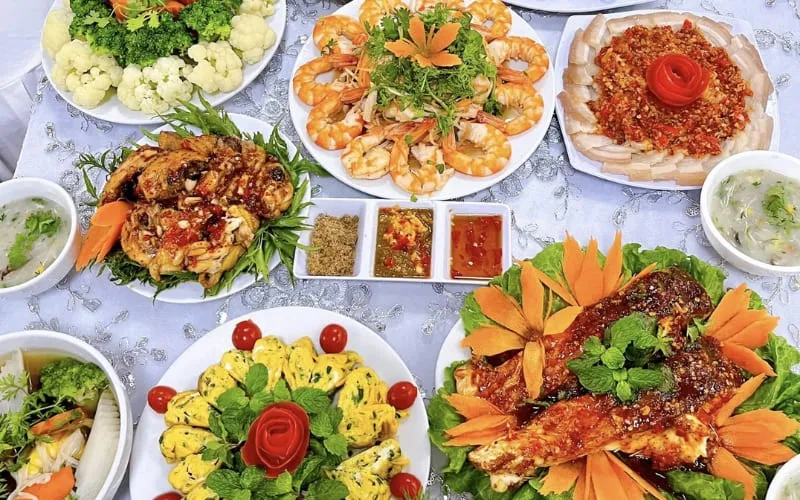 Người nấu thực hiện bí quyết chuẩn bị, sáng tạo và trình bày hoàn hảo