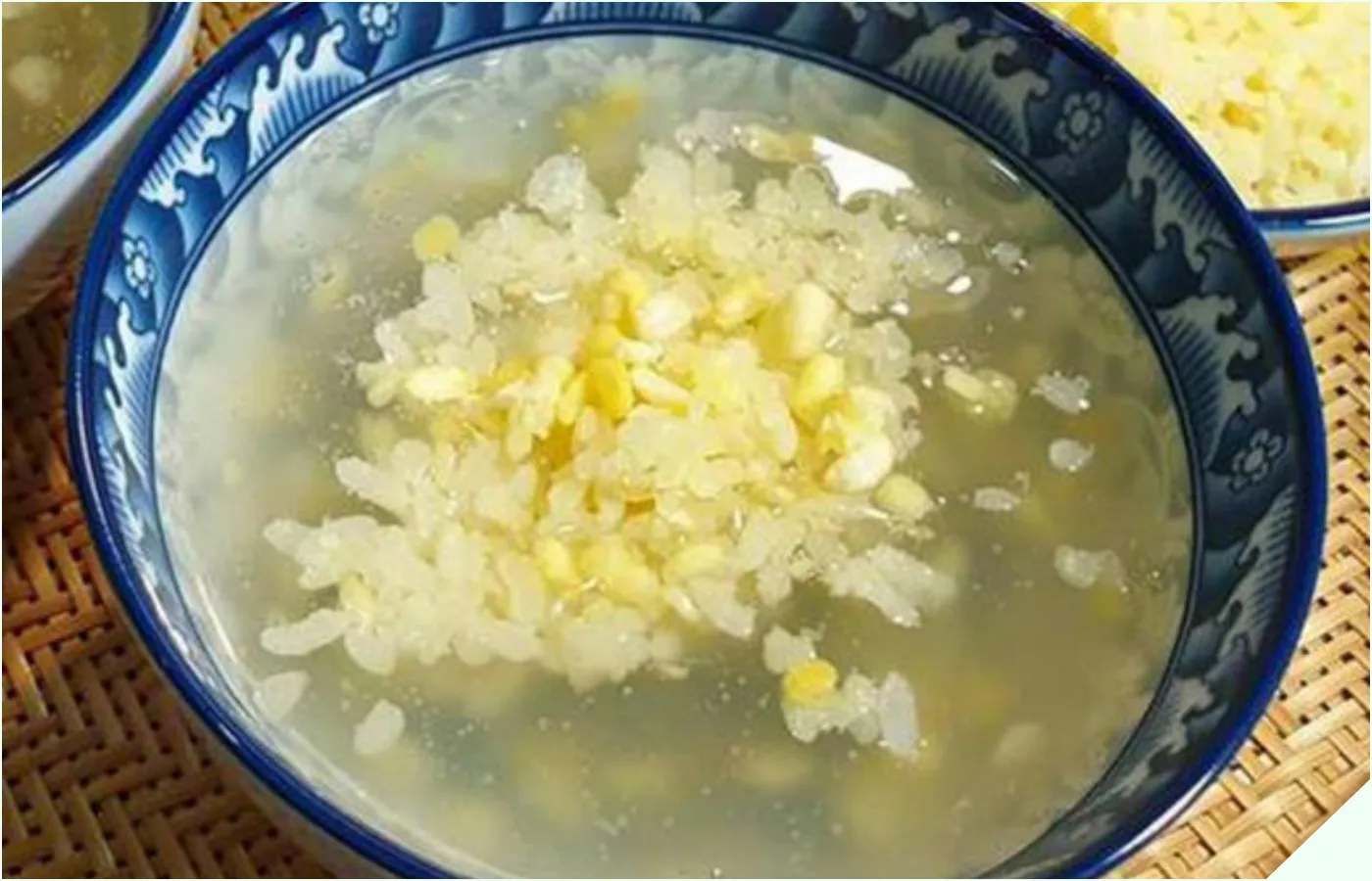 Món xôi chè đậu xanh hấp dẫn