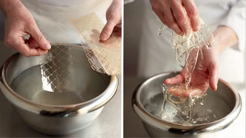 Ngâm gelatin trong nước đá lạnh để gelatin nở mềm