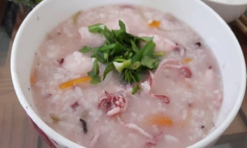 Cháo mực nấm hương