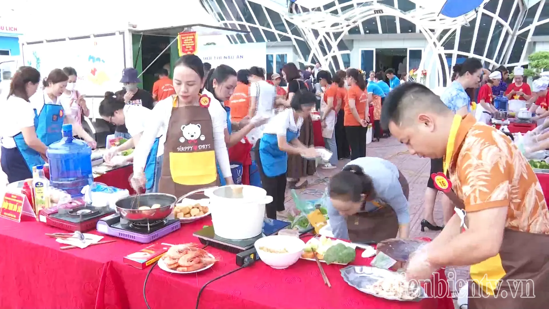 Tham gia hội thi nấu ăn năm nay có 15 đội thi