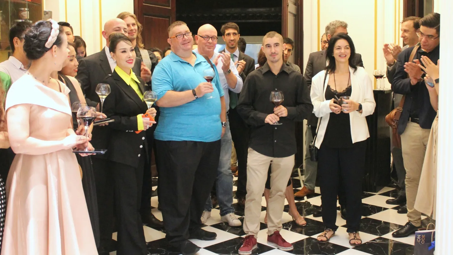 Tomatito Saigon mang lại không khí sống động, đậm chất văn hóa Tây Ban Nha. | Nguồn: Tomatito Saigon