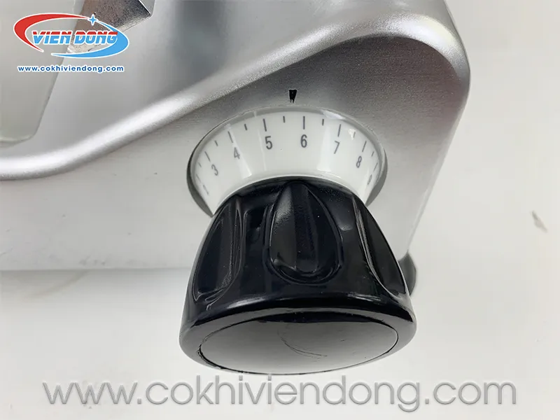 Máy cắt thịt đông lạnh với lưỡi dao mâm xoay