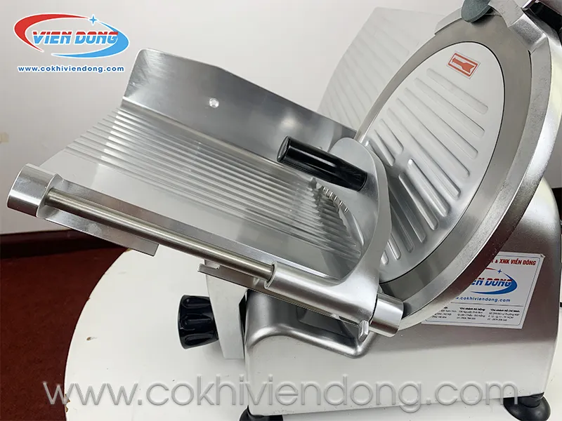 Máy thái thịt bò quán phở dạng bán tự động