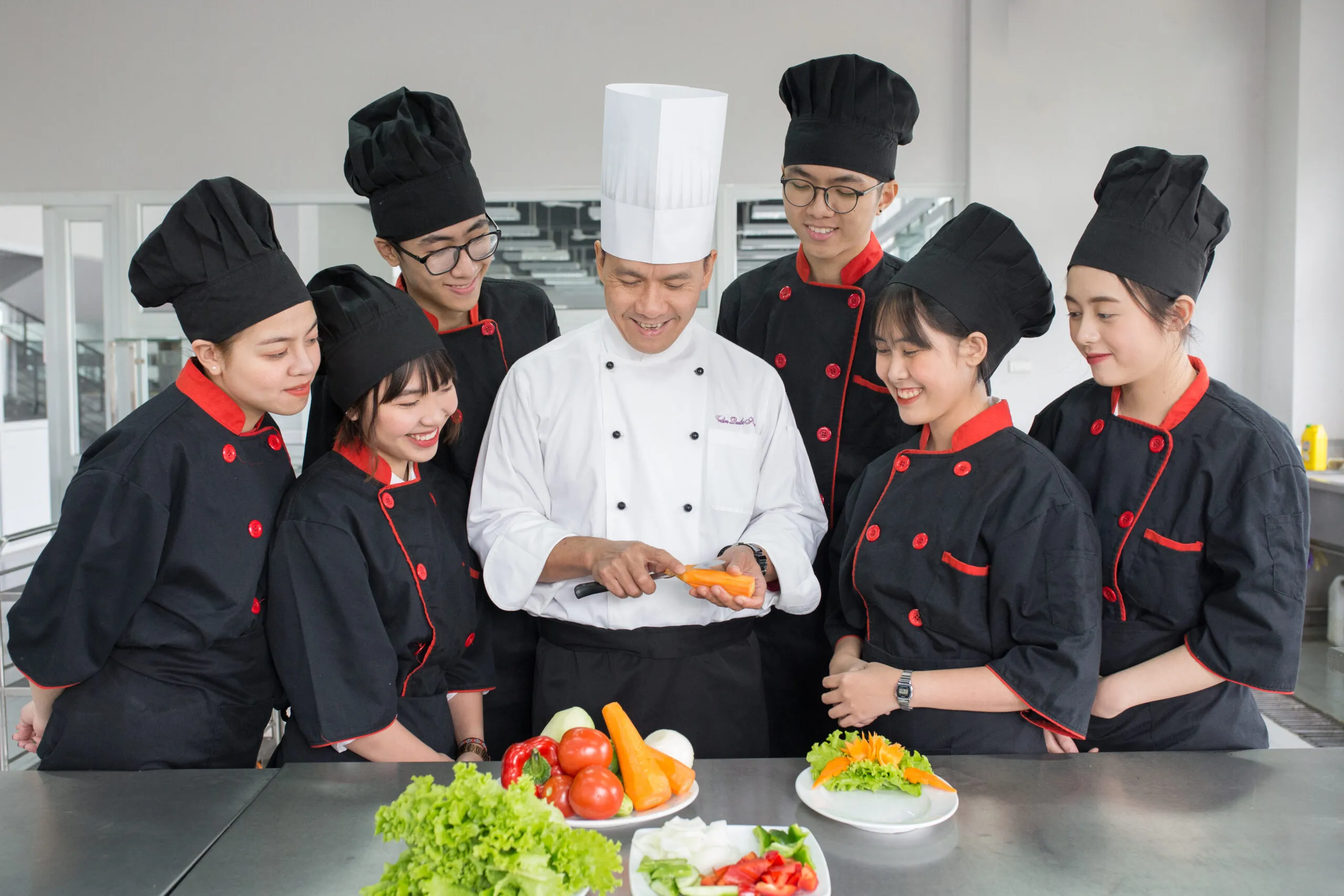 Sinh viên ngành Kỹ thuật chế biến món ăn tại ICC