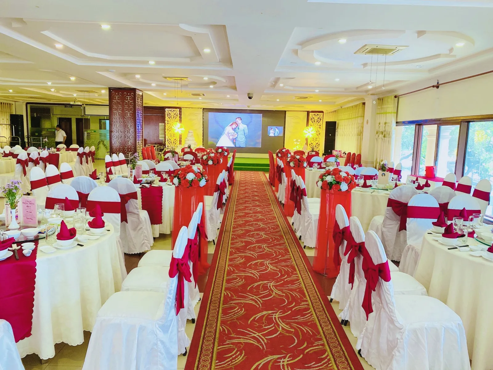 Đa phần khách hàng lựa chọn nhà hàng để tổ chức các hội nghị, tiệc cưới