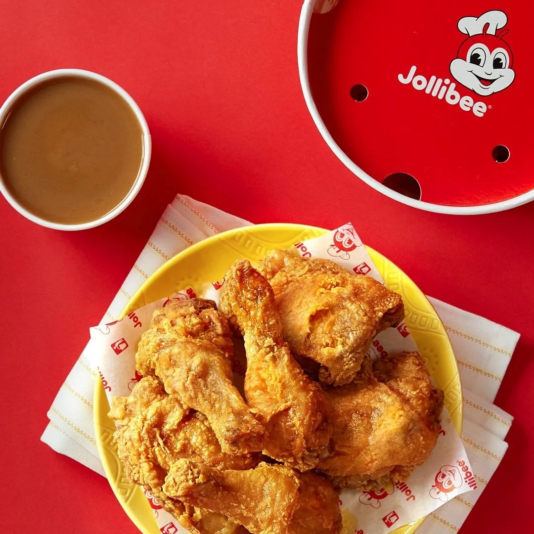 Món gà rán Jollibee giòn rụm