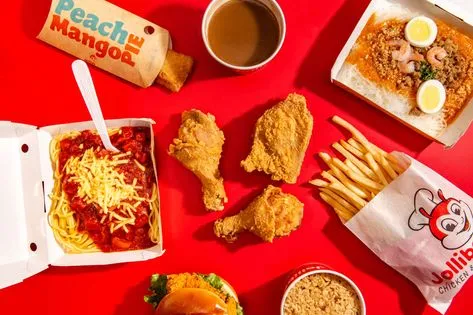 Không gian quán gà rán Jollibee ấm cúng