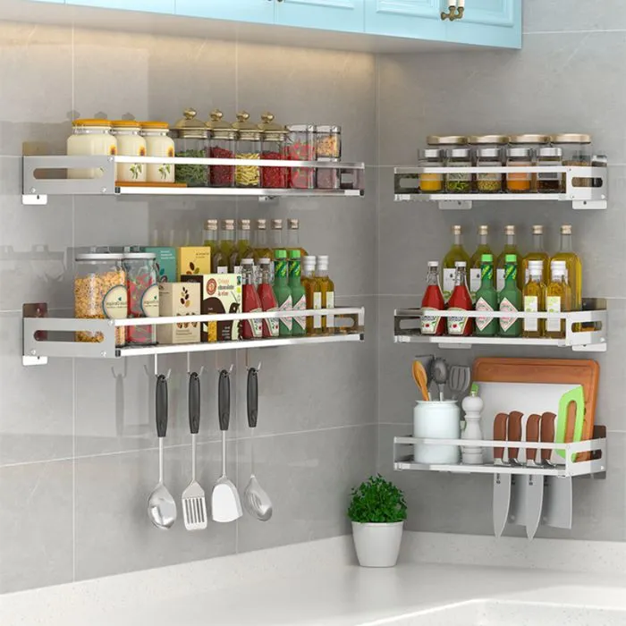 Kệ inox 304 với thiết kế thanh ngang chắc chắn, phù hợp bếp ẩm