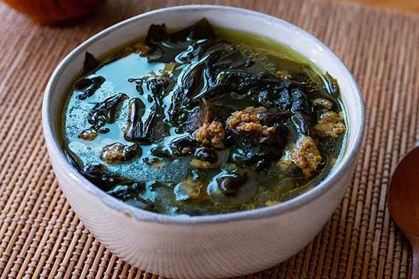 Canh rong biển nấu cùng thịt heo xay viên nhỏ