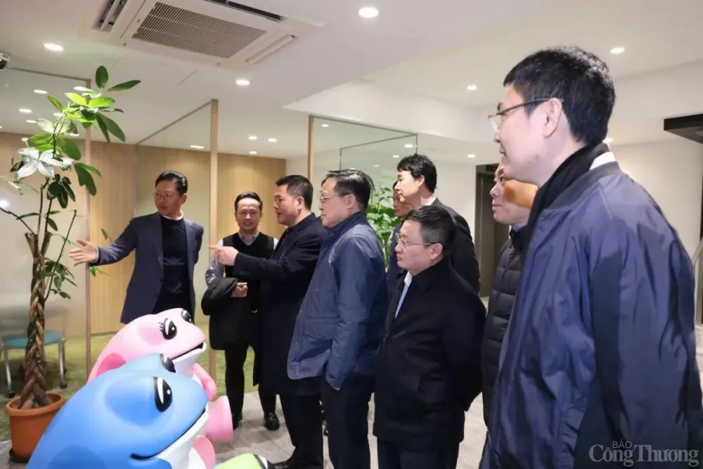 Sản phẩm đặc trưng từ công ty rượu soju hàn quốc được giới thiệu đến đoàn công tác Việt Nam