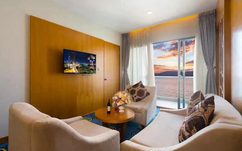 Phòng Suite hướng biển cao cấp
