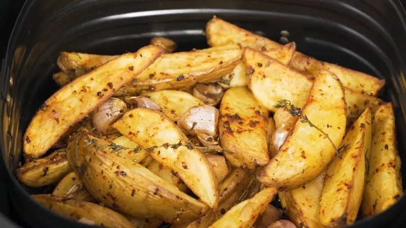 Khoai tây chiên giòn tan lắc bột phô mai hấp dẫn