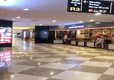 Khu ẩm thực Royal City với không gian rộng rãi, hiện đại