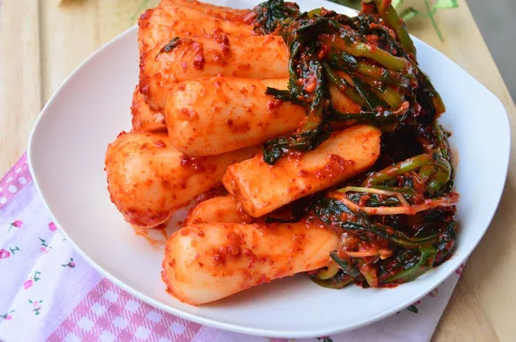 Món kim chi củ cải đuôi ngựa (Chonggak-kimchi) độc đáo
