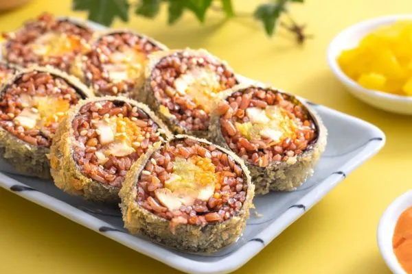 Học cách cuộn kimbap đẹp mắt