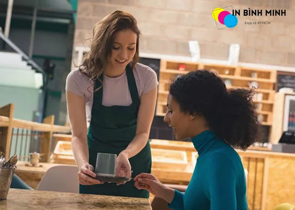 Phục vụ chu đáo tại nhà hàng