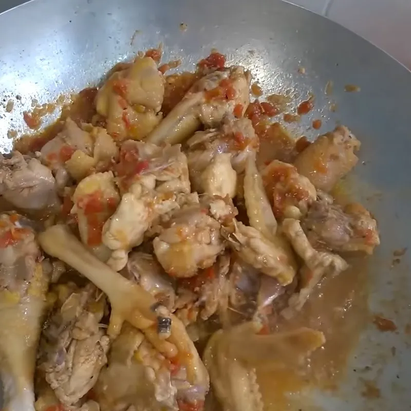 Món gà nấu đậu trắng được hầm mềm cùng rau củ